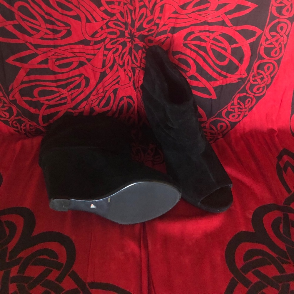 BCBG open toe bootie - Picture 2 of 3